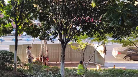 los trabajadores chinos están hundiendo pozos en las ciudades