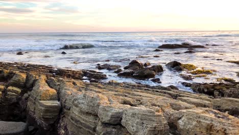 Puesta-De-Sol-Detrás-De-La-Hermosa-Playa-De-California