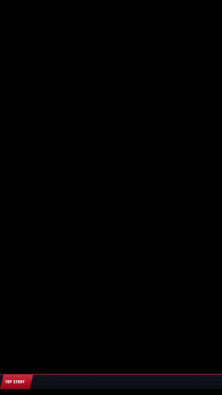 Vista verticale di un elegante sottopancia per notizie principali con badge rosso per la notizia in evidenza su sfondo nero.