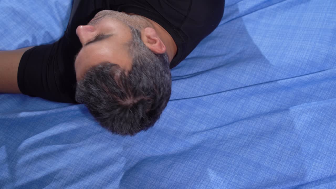 incapacidad para despertarse, quedarse dormido.