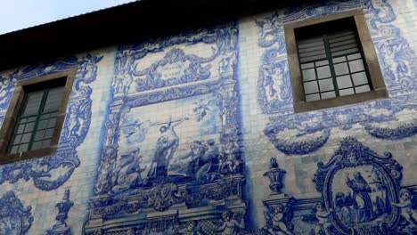 jesus life scenes represented in blue tiles in capela das almas exterior facade, porto