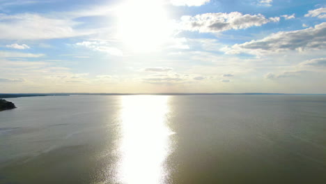 florida, puesta de sol de primavera sobre un lago