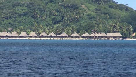 Overwater-bungalows-in-Bora-Bora,-French-Polynesia