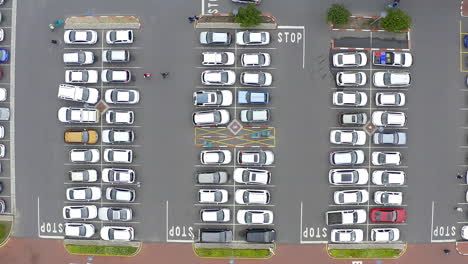 A-busy-parking-lot-means-business-is-booming