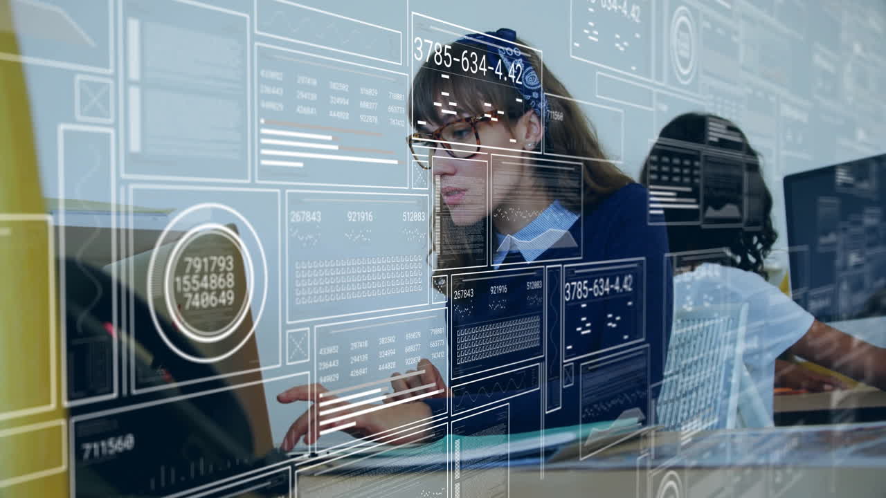 анимация обработки данных над различными коллегами, работающими в офисе