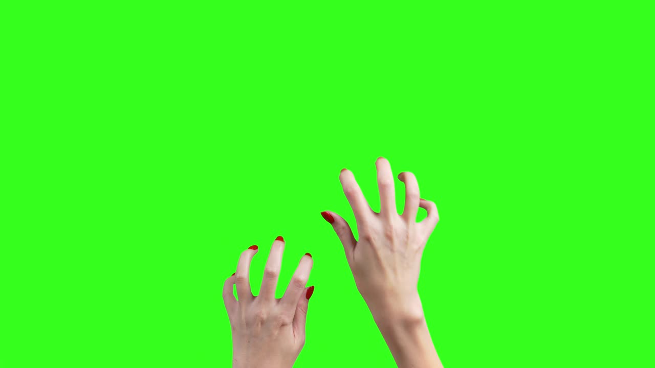 video de manos femeninas como un zombi en fondo verde