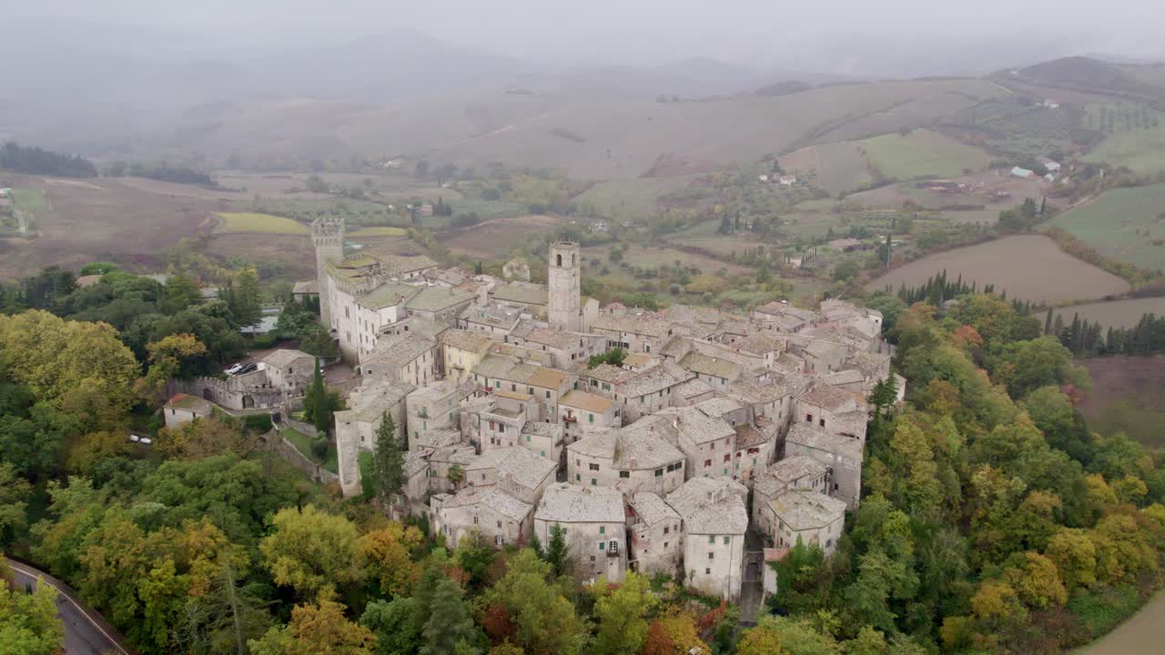 Il fascino storico di San Casciano dei Bagni con strutture romane e medievali, Italia