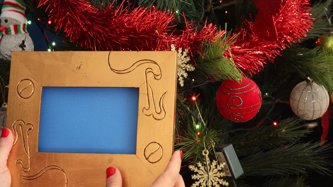 marco de fotos con pantalla azul