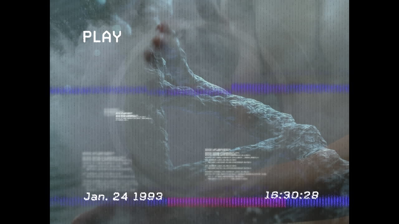 어두운 배경에 회전하는 dna 가닥 위의 재생 화면의 애니메이션