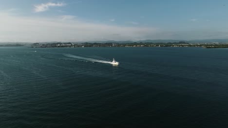 Barco-Saliendo-De-La-Antigua-Bahía-De-San-Juan-Después-De-La-Pesca-Del-70º-Torneo-Internacional-De-Marlines.