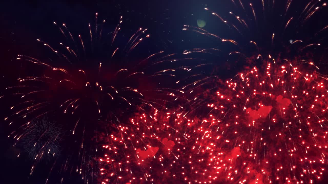 explosiones nocturnas de colores en el cielo negro. fuegos artificiales brillantes muestran animación en bucle