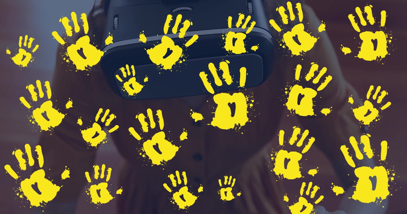 Animazione di impronte digitali su una donna caucasica che utilizza un visore VR