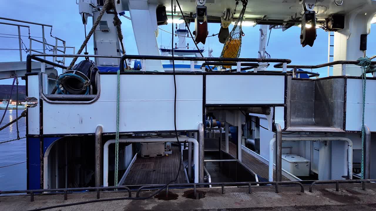 아일랜드 에픽 로케이션: 스피크 앤 스, 청소 및 바다에 놓을 준비가 된 캐슬 타운 베어 시 항구 코크 아일랜드