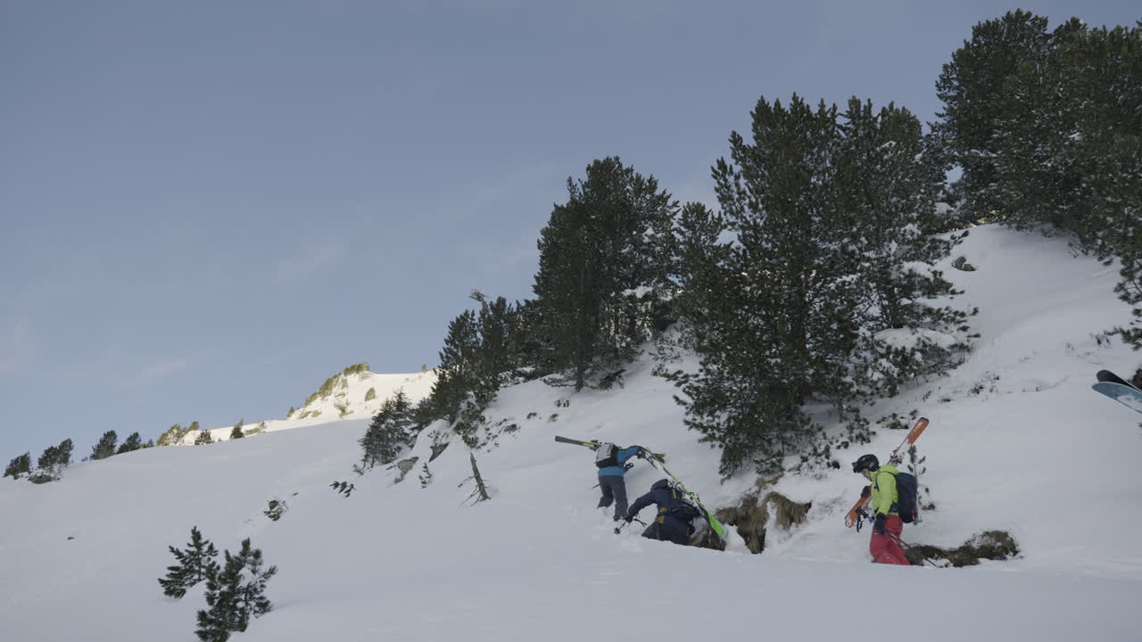 Ski Tour in Snowy Mountains