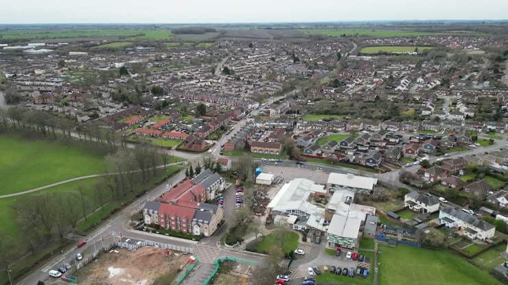 Centro città di Haverhill, Suffolk, Regno Unito. Riprese aeree con drone in 4K