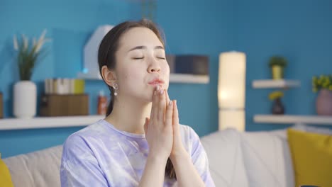 Christian-Asian-Young-Woman-Praying-To-God.