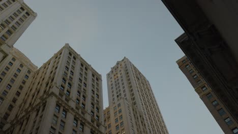 Worms-eye-view-looking-up-at-tall-Chicago-skyscraper-buildings