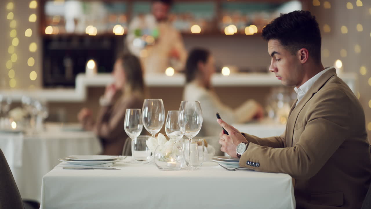 bienvenidos a la era de ser fantasmas.