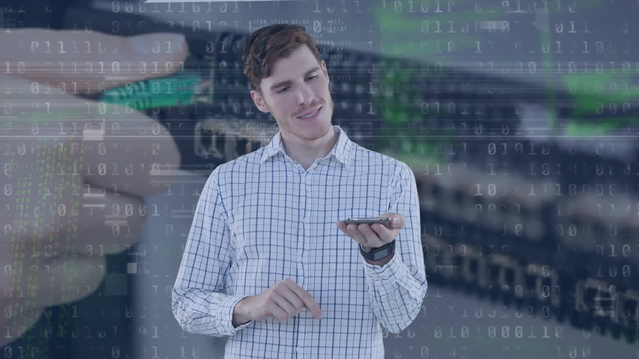바이너리 코딩의 애니메이션과 서버를 통해 스마트 폰을 사용하는 백인 사업가