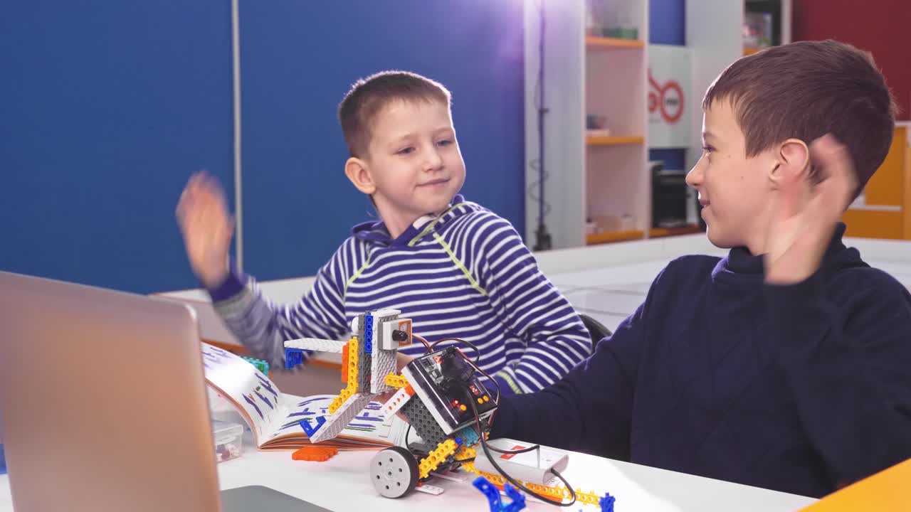 Kids Building Robots