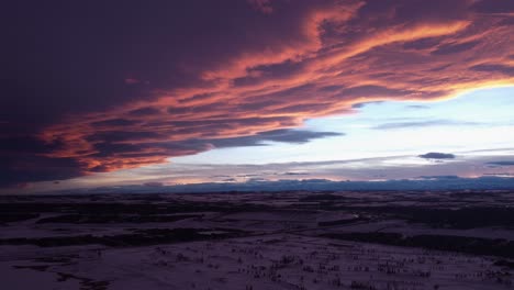 Wintertraumlandschaft:-Lufttour-Durch-Kanadische-Gemeinden-Während-Der-Goldenen-Stunde