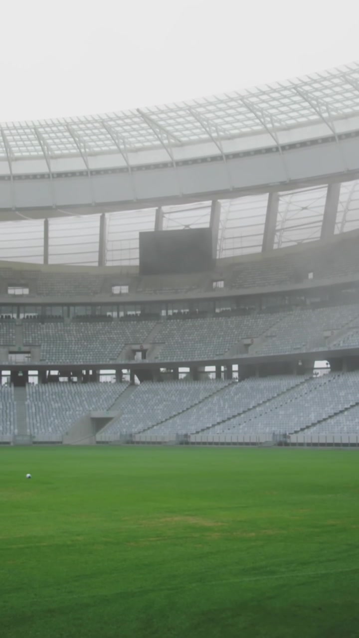 Animation von Mediensymbolen über einem Sportstadion