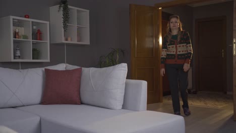 el problema de la soledad, mujer vieja infeliz.