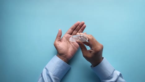 cómo usar correctamente el desinfectante de manos