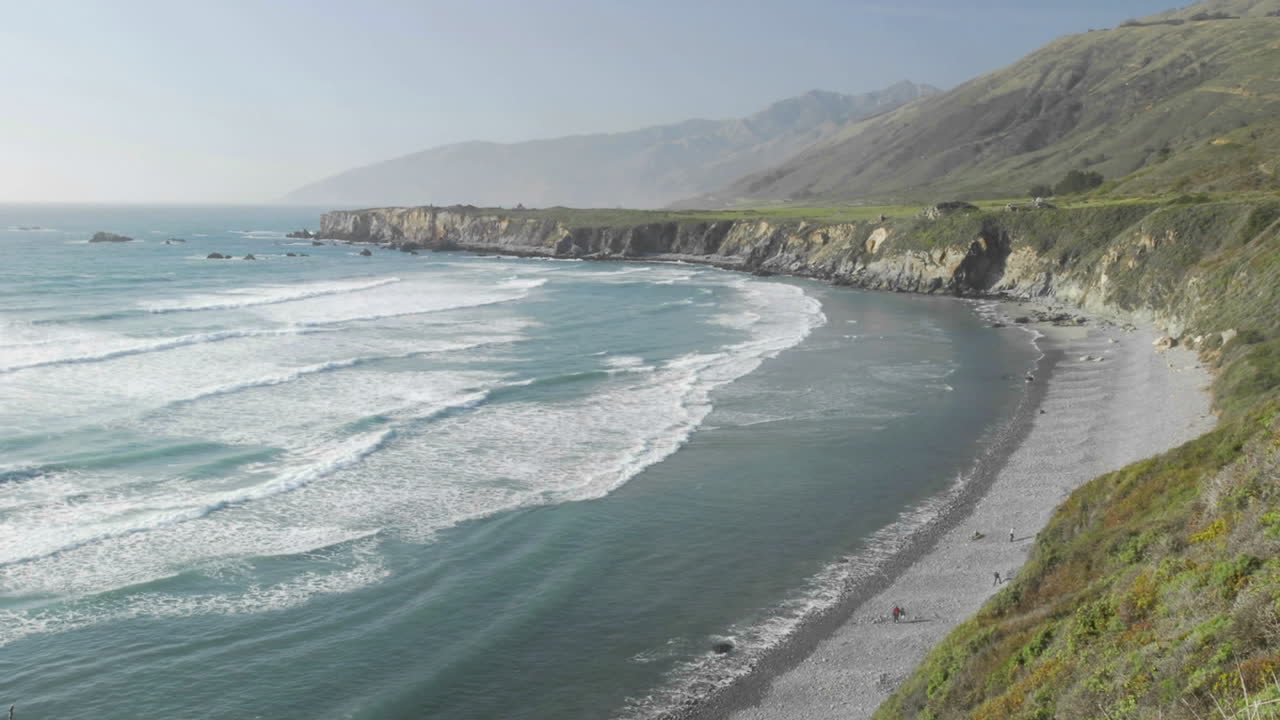 таймлапс волн, разбивающихся о песчаный пляж биг сур в калифорнии 2