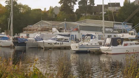 Barcos-Anclados-En-El-Puerto-Deportivo-De-Inverness