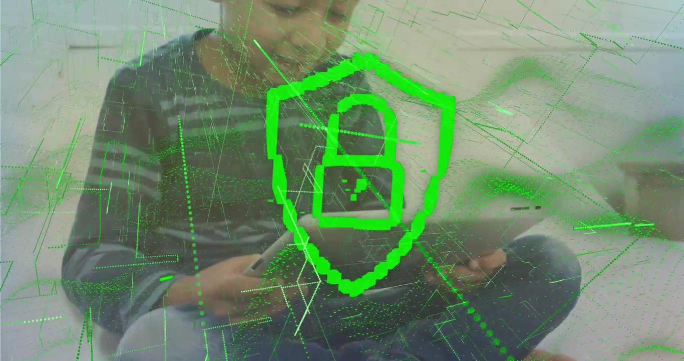 Ragazzo che tocca il tablet sul letto, attivando numeri a forma di scudo che si trasformano in un lucchetto per la sicurezza informatica.