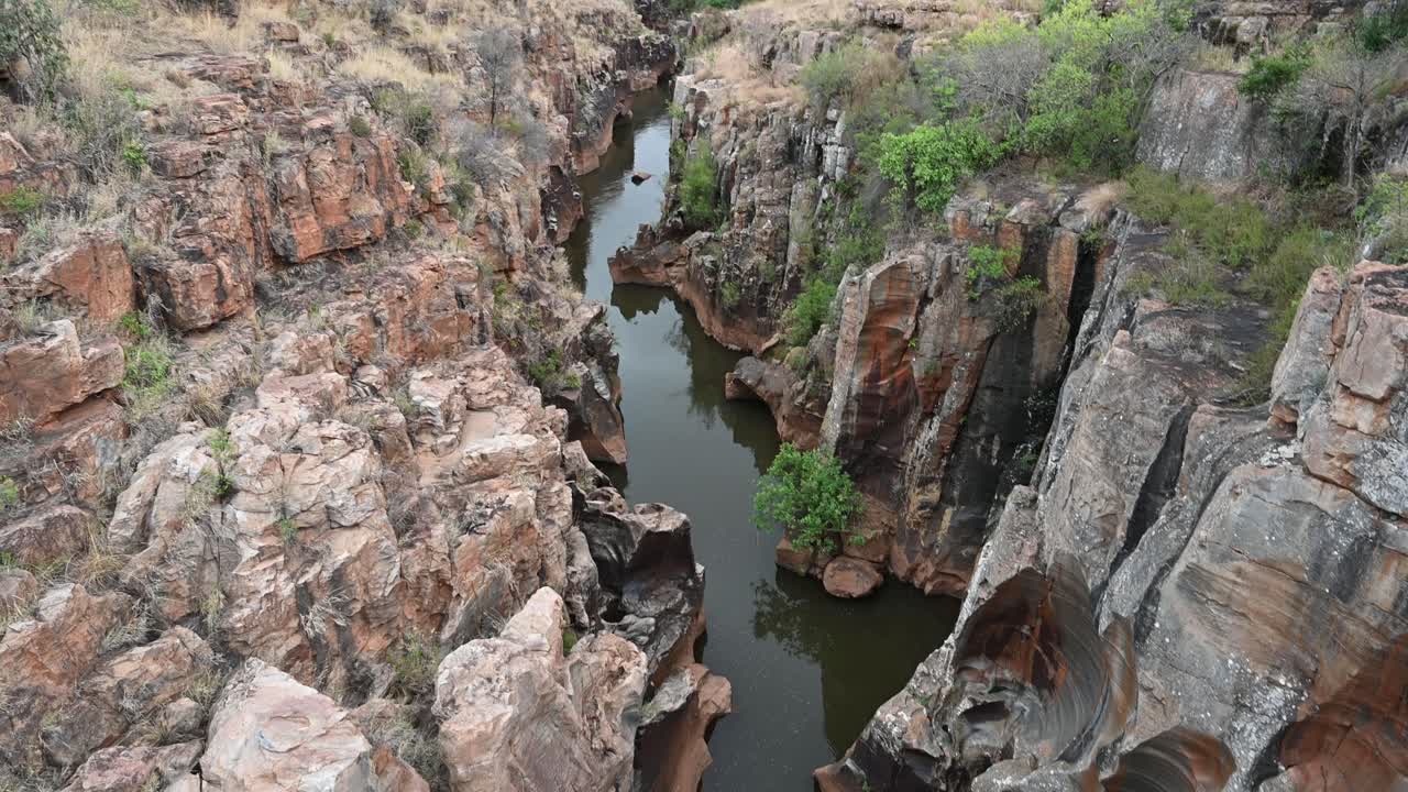Valle del canyon a Bourke's Luck Potholes, Sudafrica, il terzo canyon più grande del mondo.