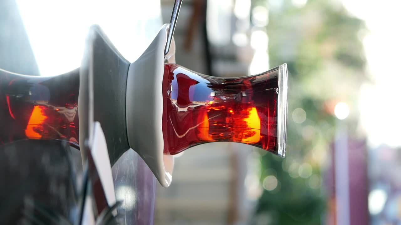 té turco en una taza de vidrio