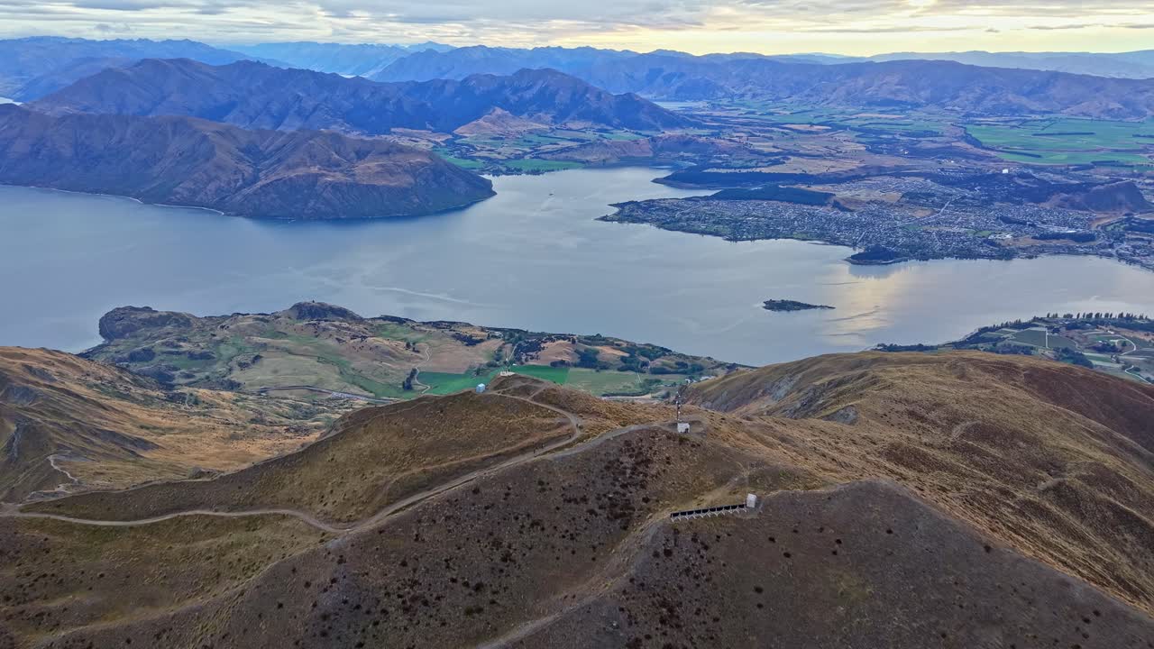 Breathtaking view of Lake Wanaka from New Zealand's Roys Peak trail