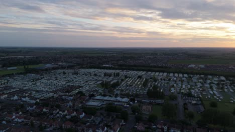 puesta de sol costera en el popular balneario de skegness en la costa este de inglaterra
