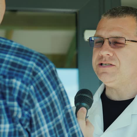 reporter interviews doctor at the entrance to the clinic