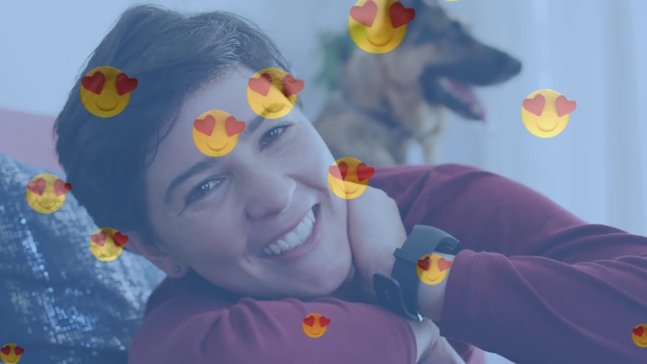 animación de emojis de corazón sobre feliz mujer caucásica con perro