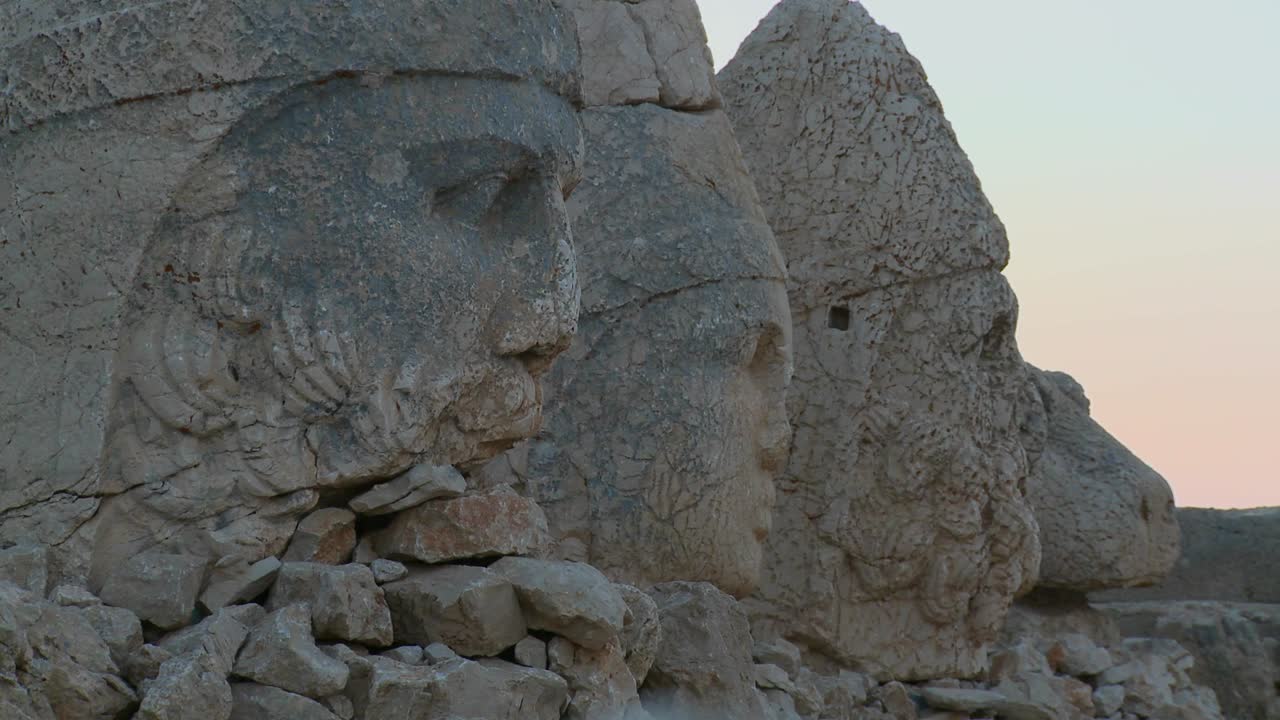 mt nemrut 터키 정상에 있는 위대한 고고학 유적