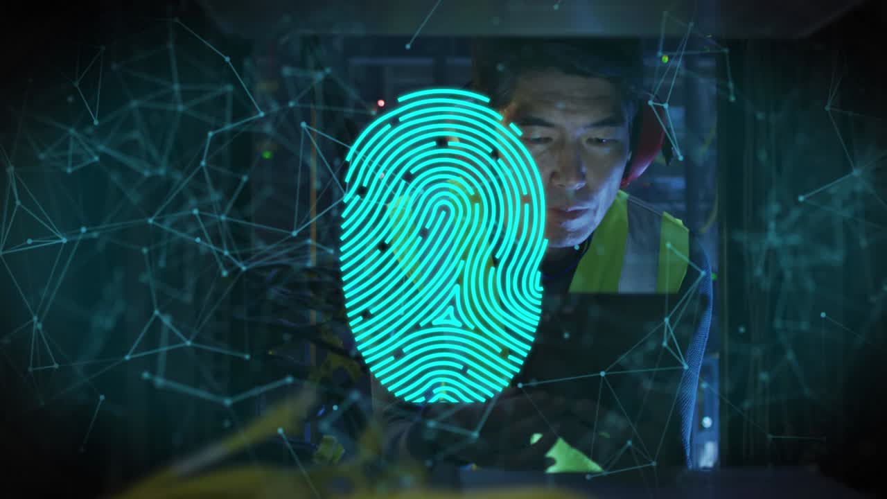 animación de datos sobre ingeniero informático asiático con tableta por servidor de computadora