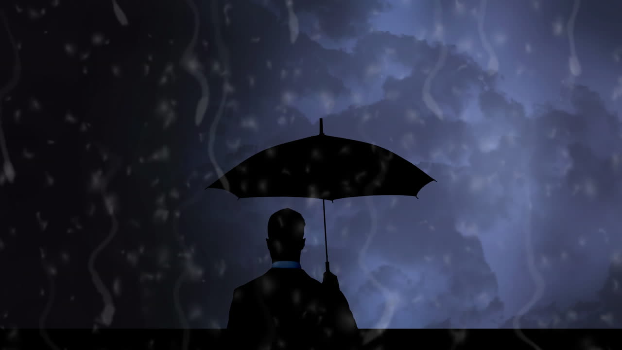 폭풍우 가 불고 있는 하늘 을 지켜보는 사람 의 실루 ⁇