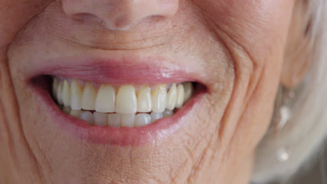 Closeup-teeth-of-a-senior-woman-with-wrinkles