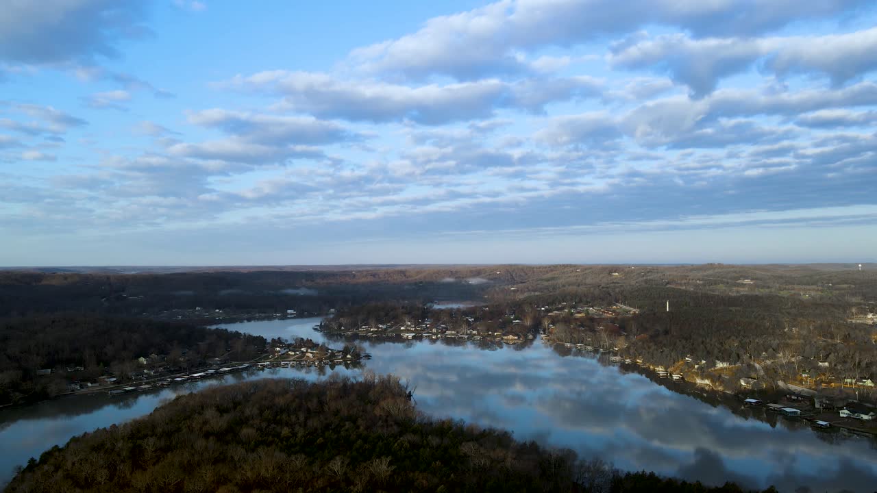 hermoso paisaje de missouri del lago de los ozarks, vista aérea