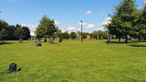 Entspannender-Blick-Auf-Den-Park