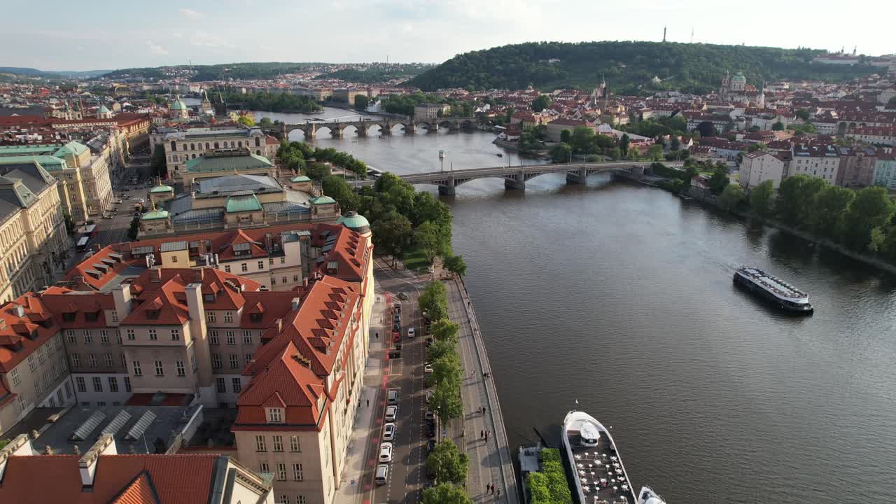 Vista aerea del fiume Moldava, Ponte Carlo a Praga, Repubblica Ceca