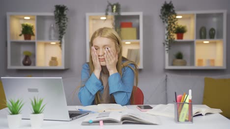 estudiante abandonada.