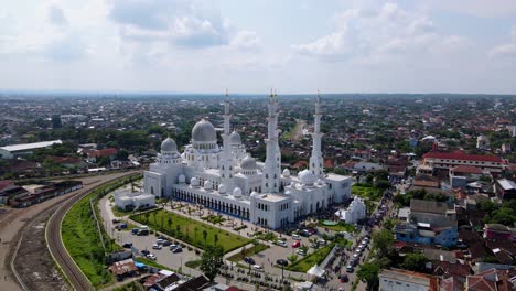 Drone-view-of-Sheikh-Zayed-Al-Nahyan-Grand-Mosque,-Solo,-Central-Java,-Indonesia