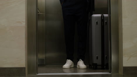 Man-entering-the-elevator-at-the-hotel