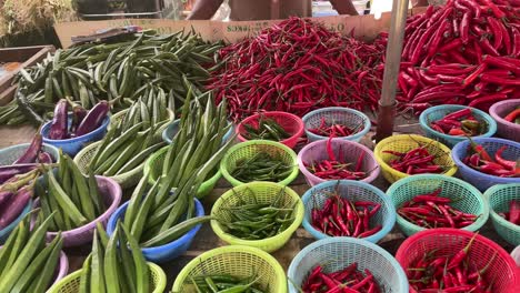 venta de productos frescos en el mercado húmedo en pasar pudu, kuala lumpur, malasia