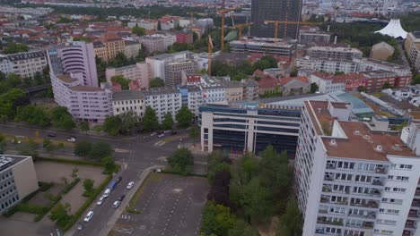 increíble vista aérea de arriba vuelo del comité ejecutivo de la fiesta ciudad de berlín, alemania día de verano 2023