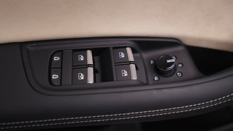 controles de las ventanas de las puertas de los automóviles